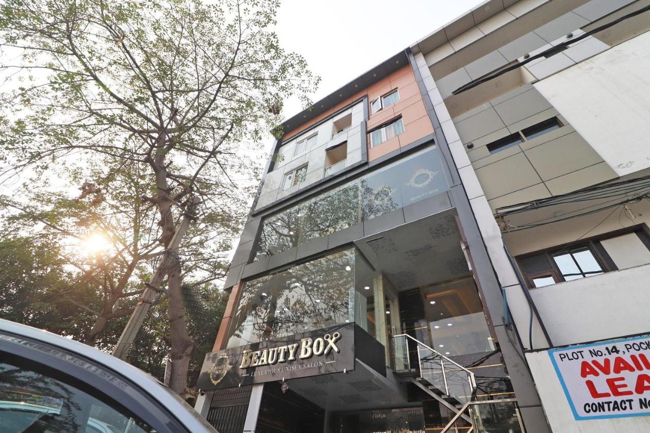 Oyo Mannat Residency Near Rohini Sector 18 Metro Station Hotel New Delhi Buitenkant foto