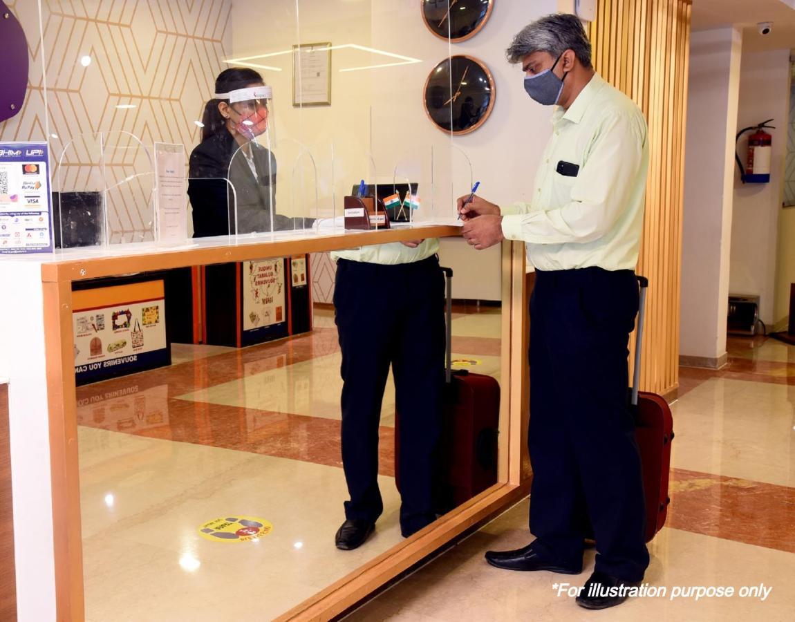 Oyo Mannat Residency Near Rohini Sector 18 Metro Station Hotel New Delhi Buitenkant foto