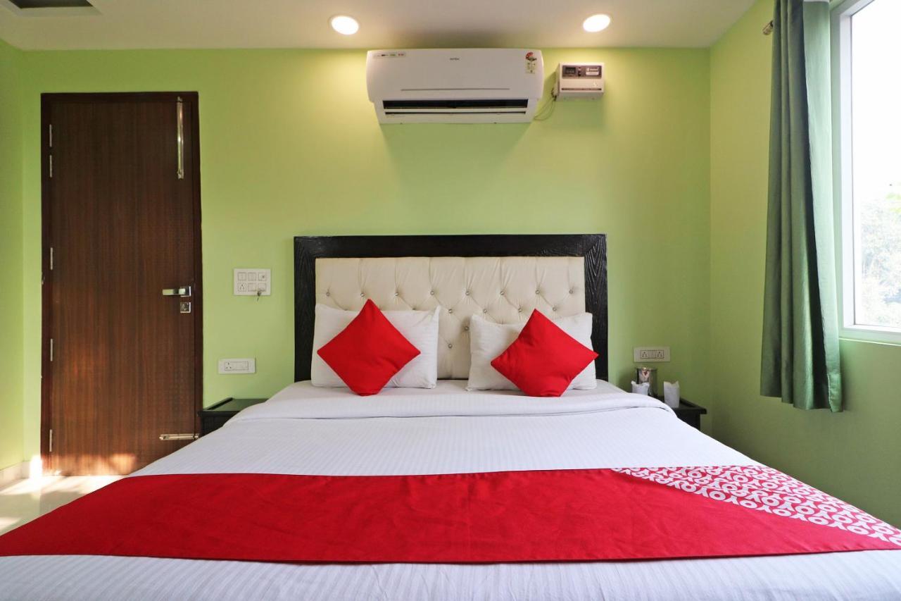 Oyo Mannat Residency Near Rohini Sector 18 Metro Station Hotel New Delhi Buitenkant foto