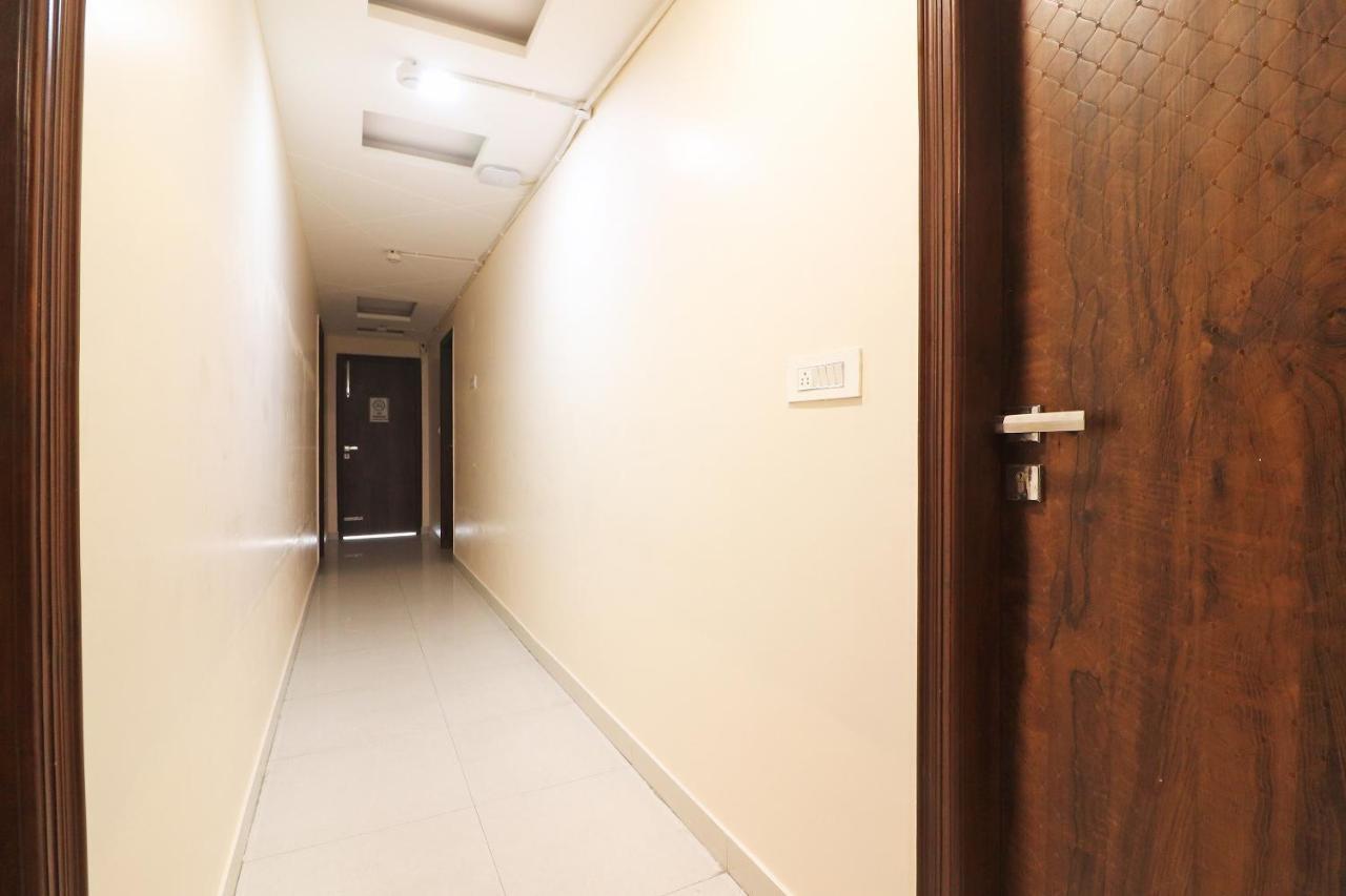 Oyo Mannat Residency Near Rohini Sector 18 Metro Station Hotel New Delhi Buitenkant foto