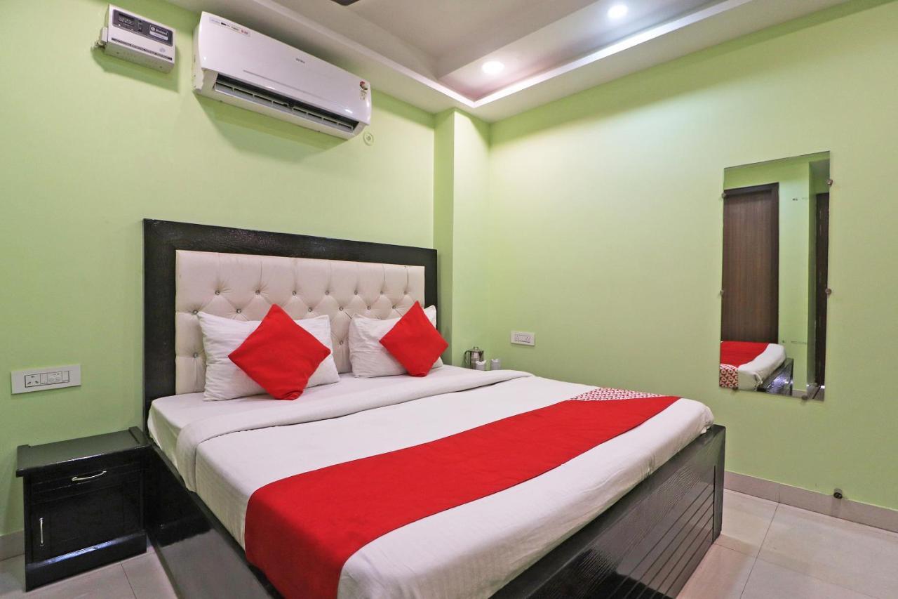 Oyo Mannat Residency Near Rohini Sector 18 Metro Station Hotel New Delhi Buitenkant foto