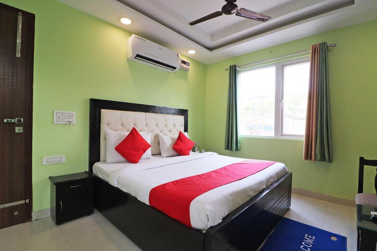 Oyo Mannat Residency Near Rohini Sector 18 Metro Station Hotel New Delhi Buitenkant foto