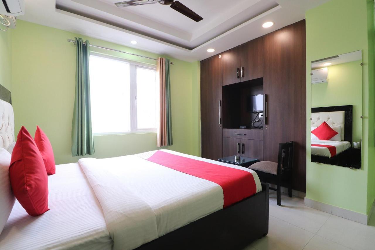 Oyo Mannat Residency Near Rohini Sector 18 Metro Station Hotel New Delhi Buitenkant foto