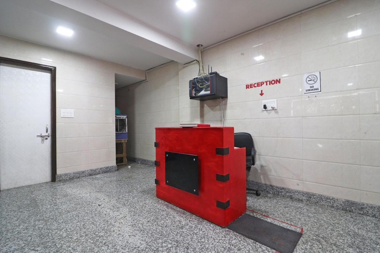 Oyo Mannat Residency Near Rohini Sector 18 Metro Station Hotel New Delhi Buitenkant foto