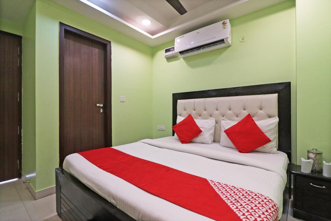 Oyo Mannat Residency Near Rohini Sector 18 Metro Station Hotel New Delhi Buitenkant foto