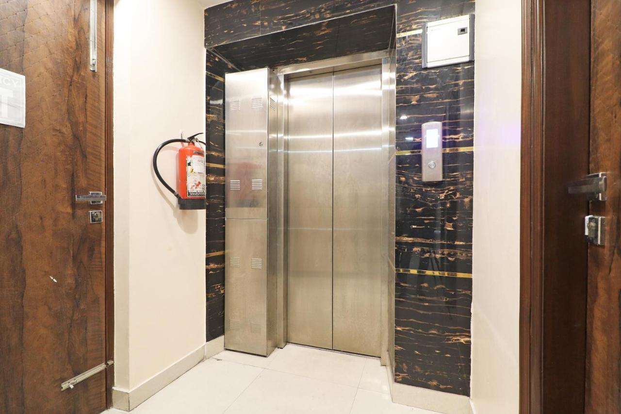 Oyo Mannat Residency Near Rohini Sector 18 Metro Station Hotel New Delhi Buitenkant foto