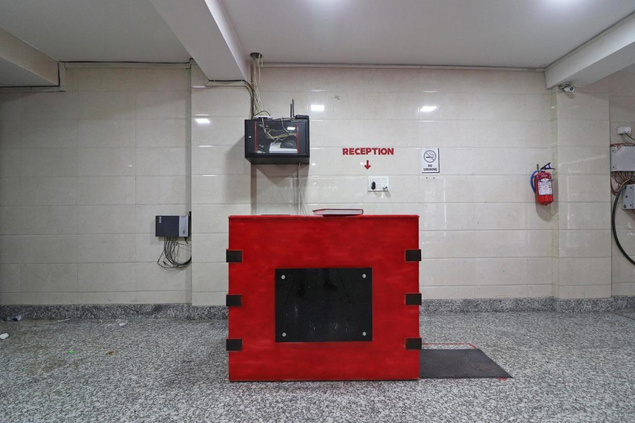 Oyo Mannat Residency Near Rohini Sector 18 Metro Station Hotel New Delhi Buitenkant foto